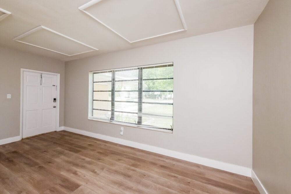 381 Carolina Ave - Photo 3 of 16