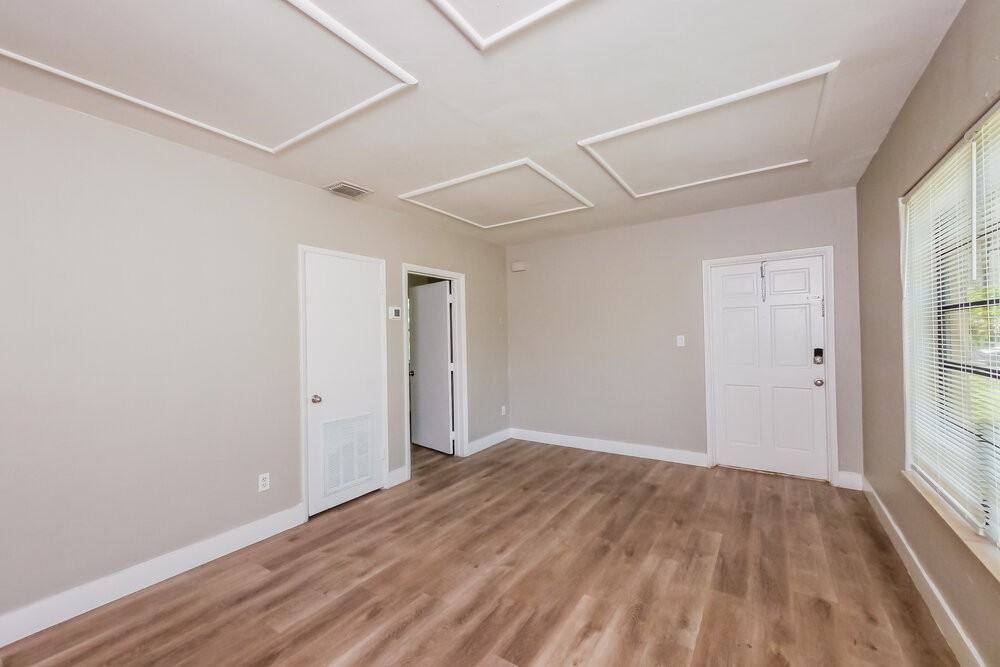 381 Carolina Ave - Photo 5 of 16