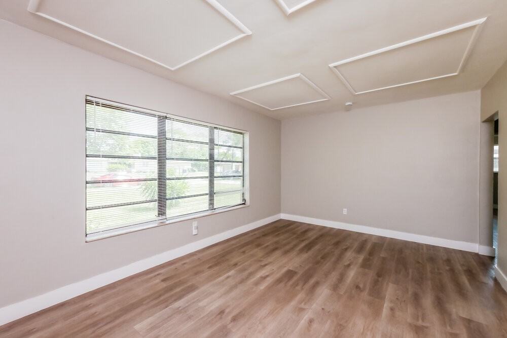 381 Carolina Ave - Photo 6 of 16