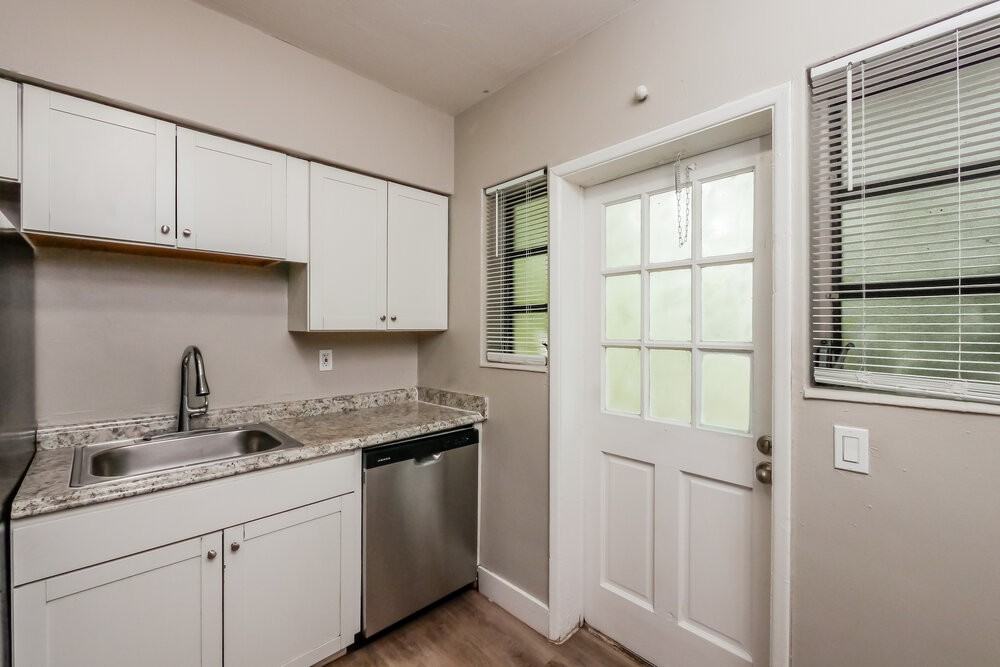 381 Carolina Ave - Photo 7 of 16