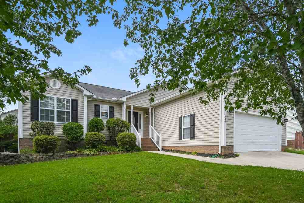 634 Loch Lomond Cir - Photo 3 of 17