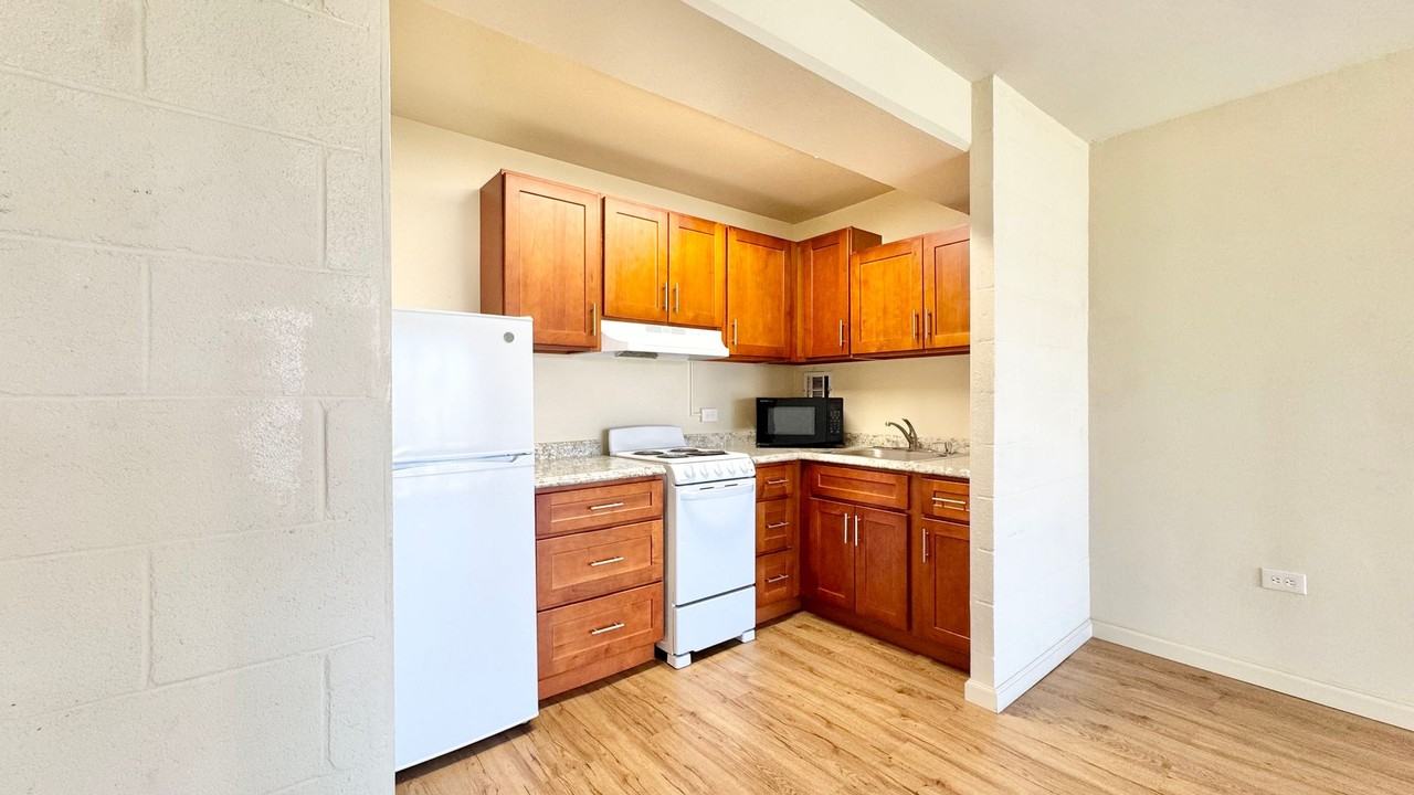 1415 Victoria St #1010 - Photo 5 of 24