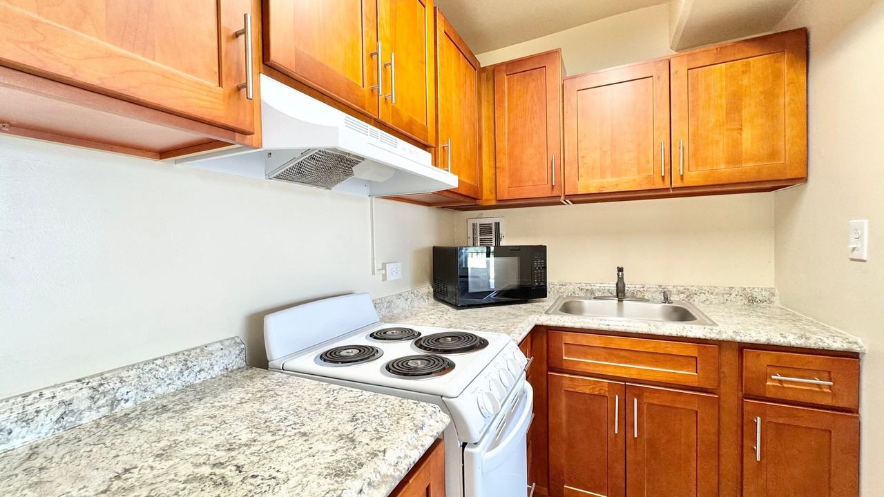 1415 Victoria St #1010 - Photo 7 of 24