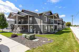 featured image of 384 E Kathleen Ave