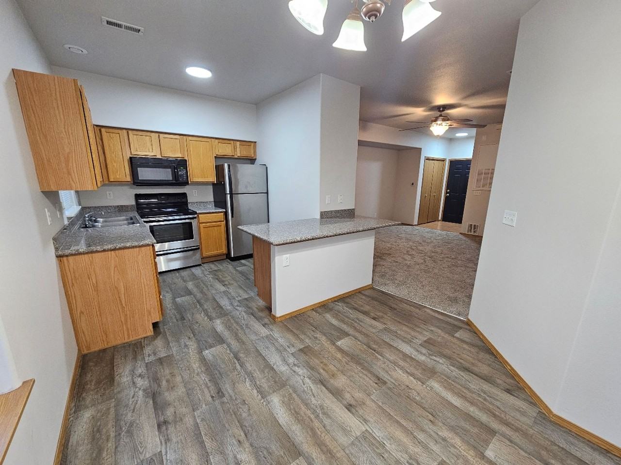 1945 E. Wilson Lane - Photo 2 of 8
