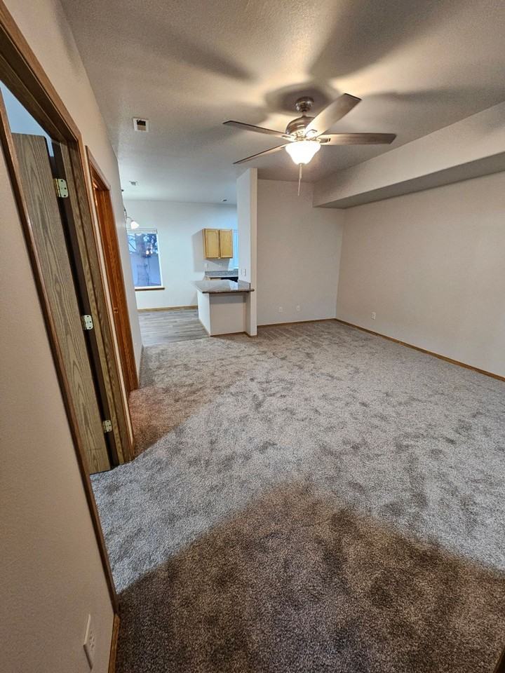 1945 E. Wilson Lane - Photo 5 of 8