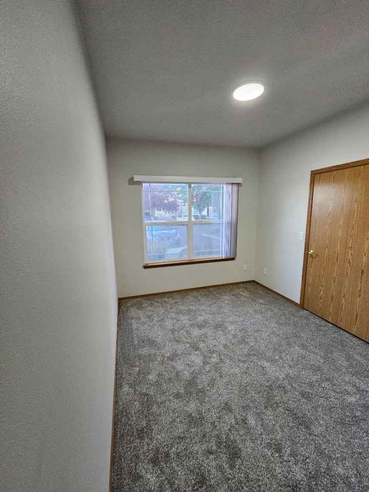 1945 E. Wilson Lane - Photo 7 of 8