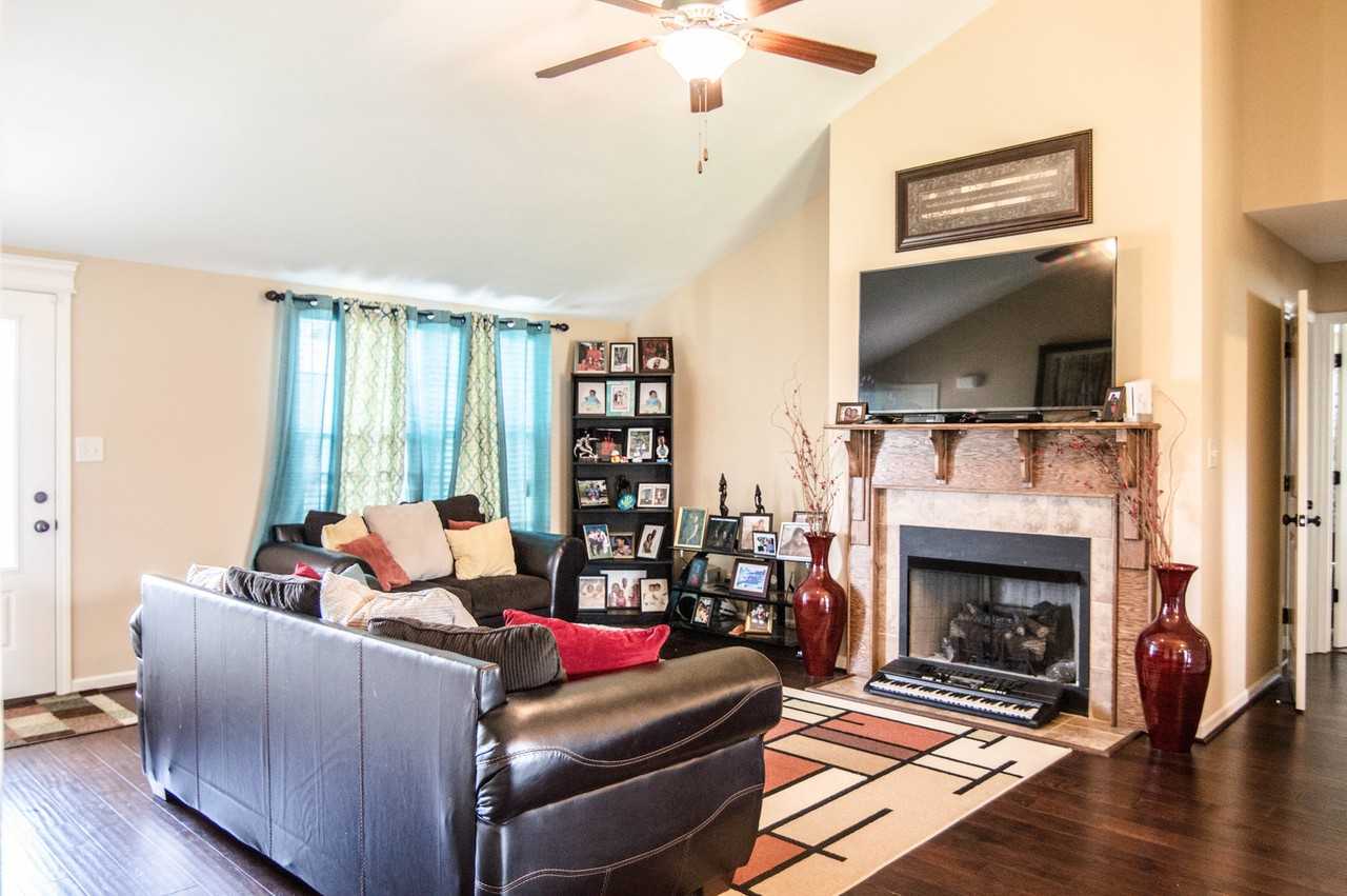 676 Crestone Ct - Photo 4 of 15