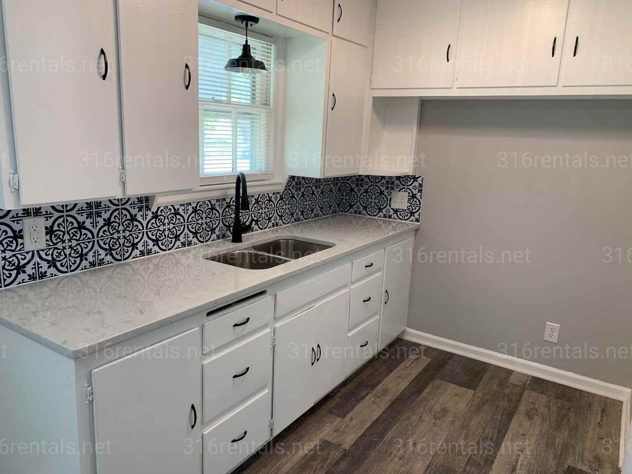 1043 N Terrace Dr - Photo 2 of 8