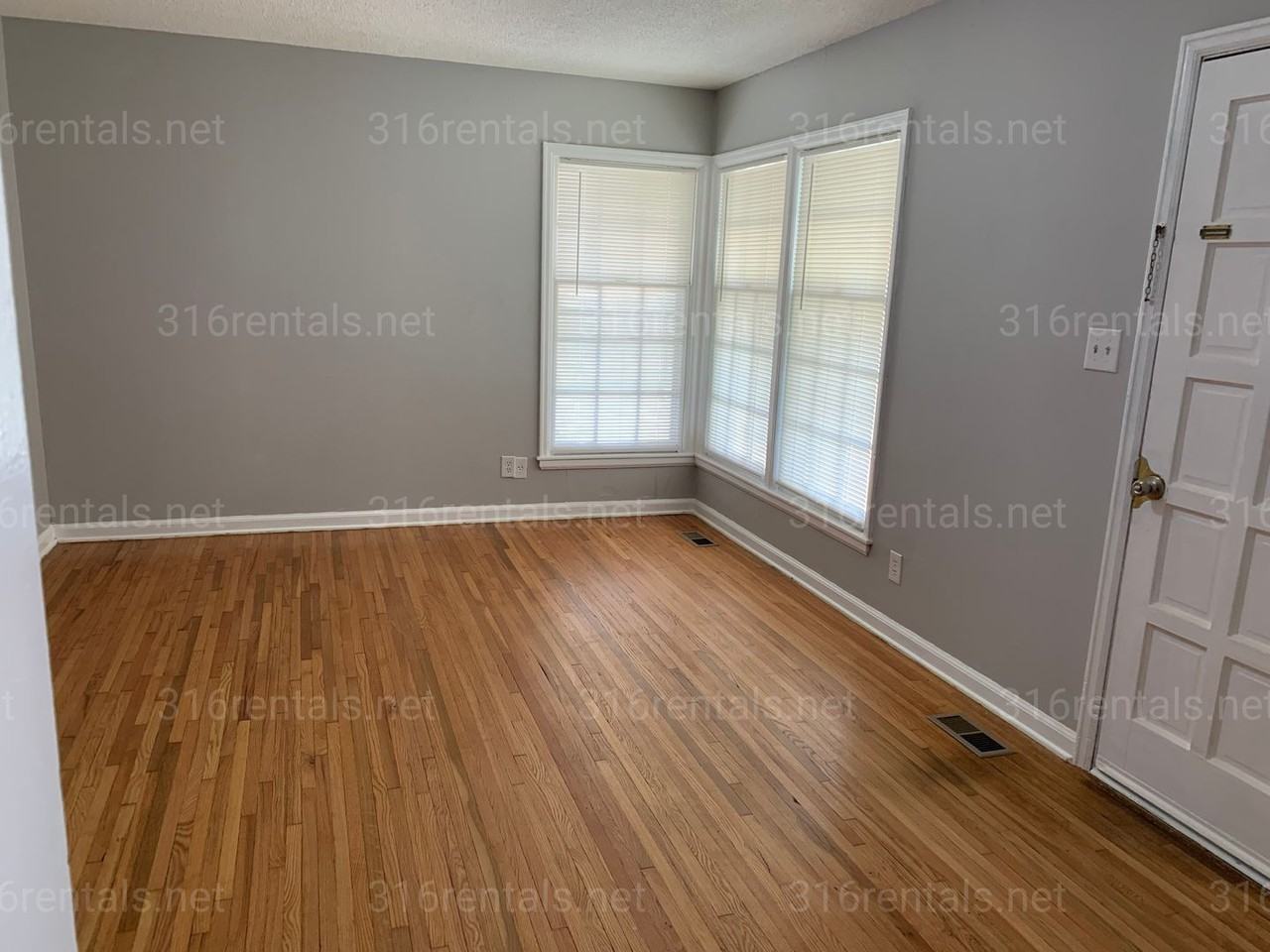 1043 N Terrace Dr - Photo 3 of 8