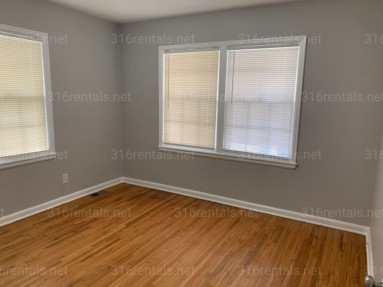 1043 N Terrace Dr - Photo 4 of 8