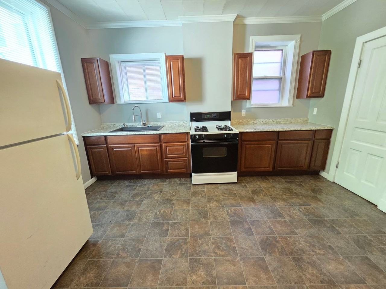 5005 Idaho Ave - Photo 2 of 10