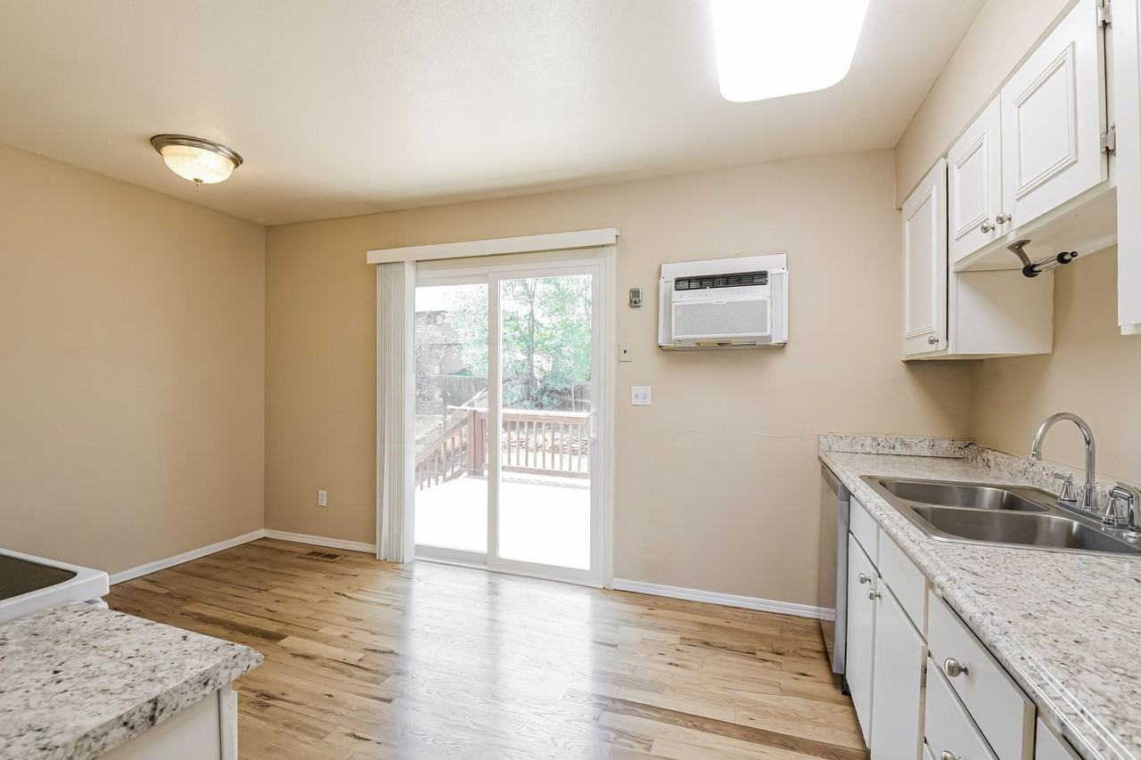 11664 W Saratoga Ave - Photo 3 of 18