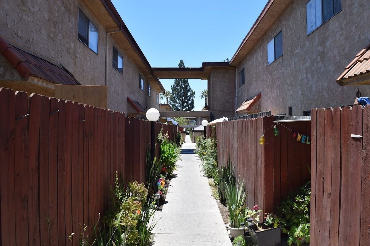 Villa Van Nuys (vil44) - Photo 2 of 3