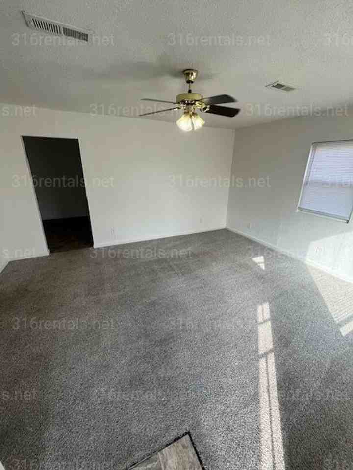 1607 N Minneapolis St - Photo 2 of 12