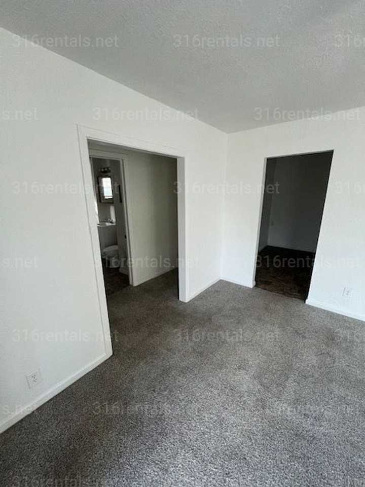 1607 N Minneapolis St - Photo 3 of 12