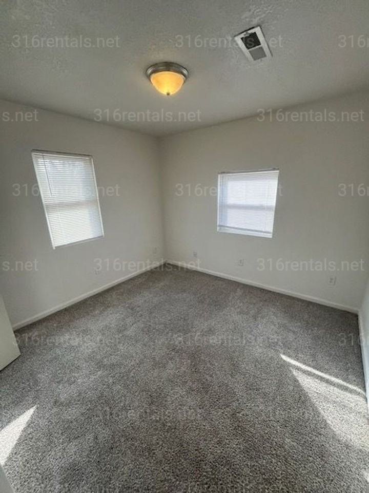 1607 N Minneapolis St - Photo 4 of 12