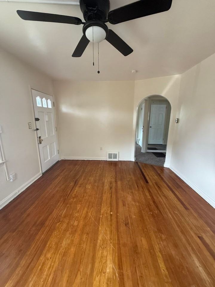 4101 E 154th St - Photo 3 of 8