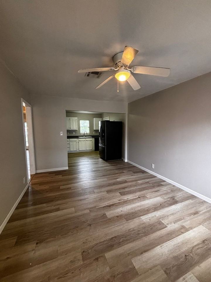 5518 E 2nd St - Photo 2 of 11