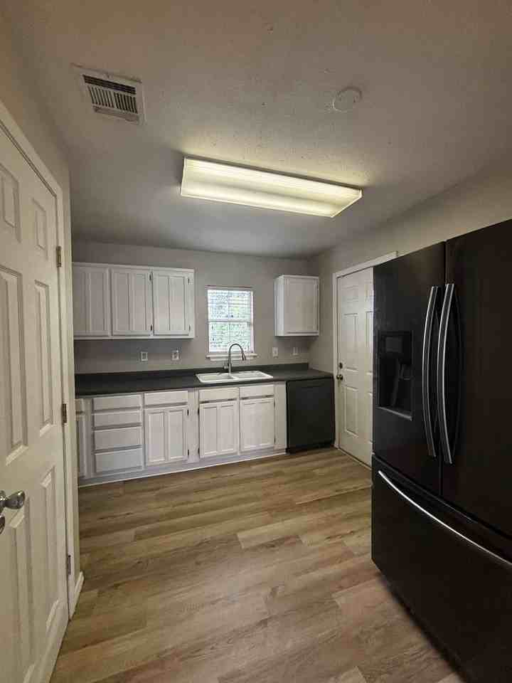 5518 E 2nd St - Photo 3 of 11
