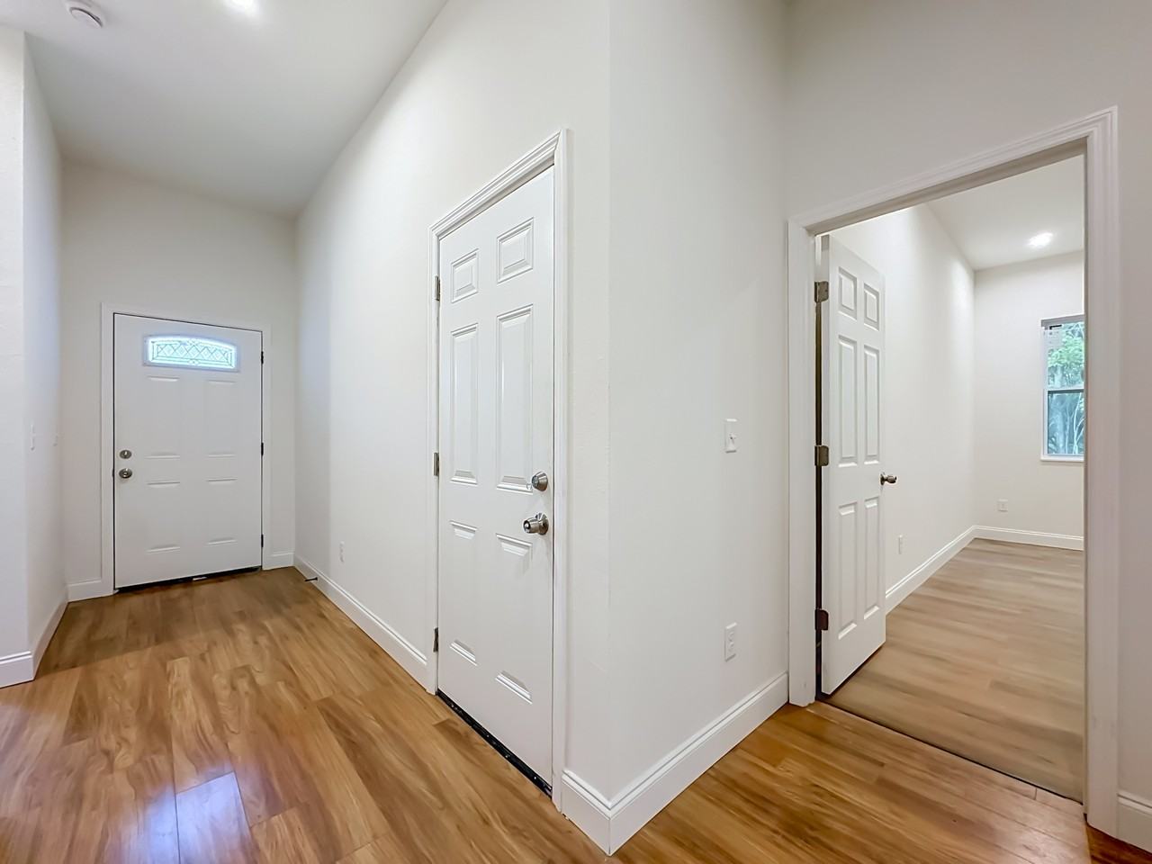 1192 W 25th St #1 - Photo 5 of 24