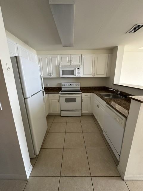 215 Southwest 42nd Avenue #1005 - Photo 3 of 15