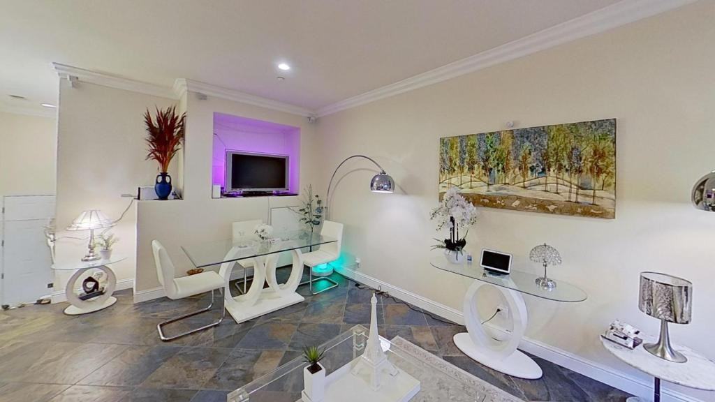 1042 Chalcedony Ter - Photo 2 of 4