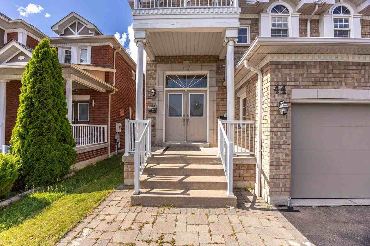 44 Selby Dr - Photo 3 of 48