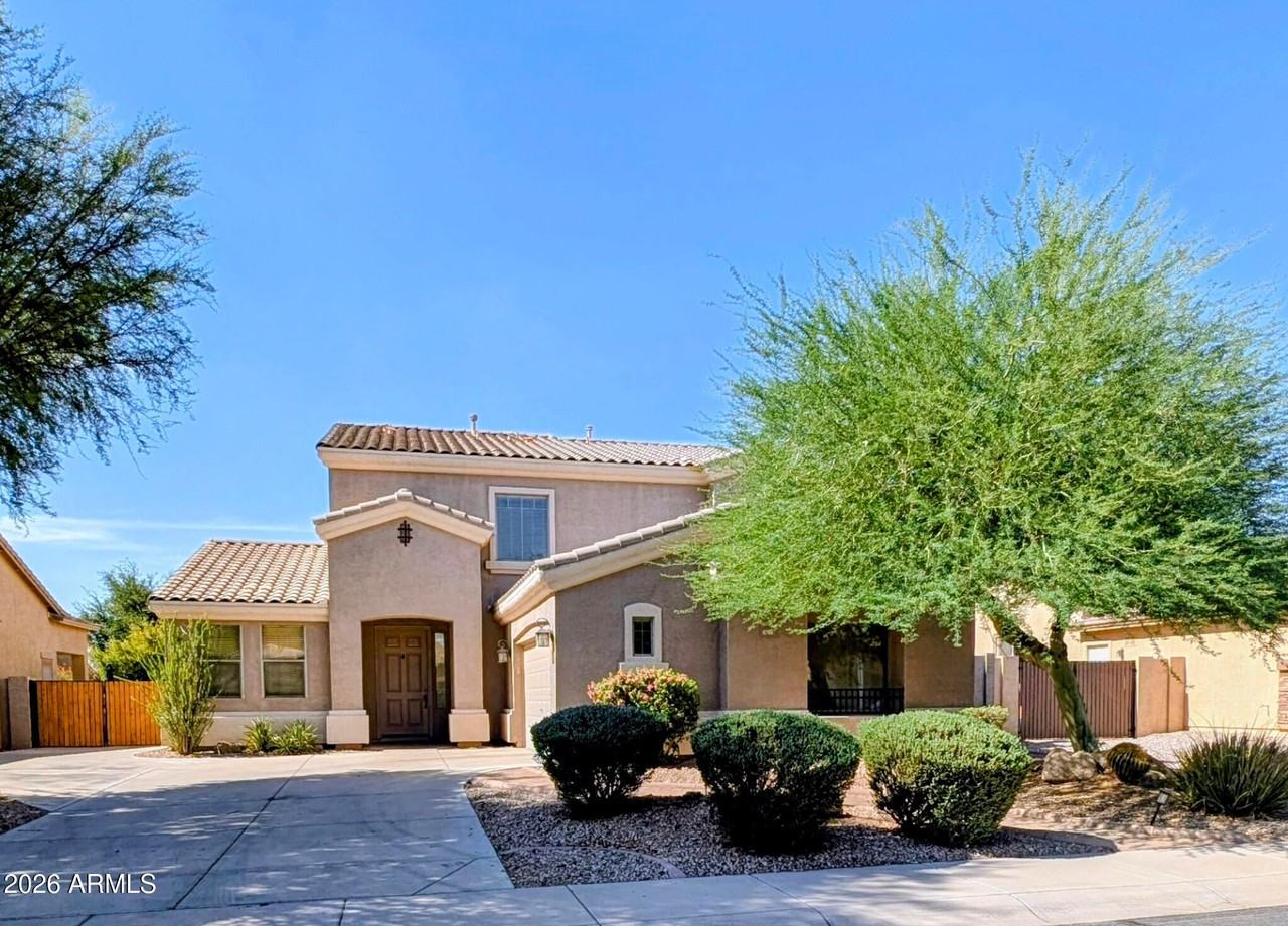 4708 E County Down Dr