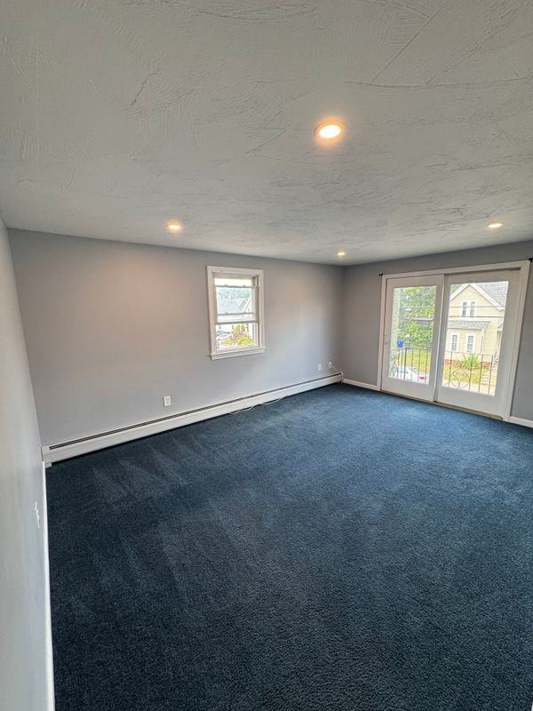 745 Hayward St - Photo 4 of 11