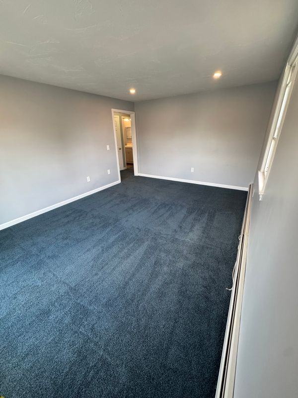 745 Hayward St - Photo 5 of 11