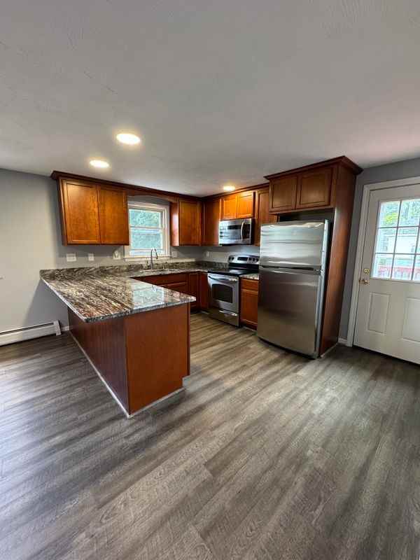 745 Hayward St - Photo 7 of 11