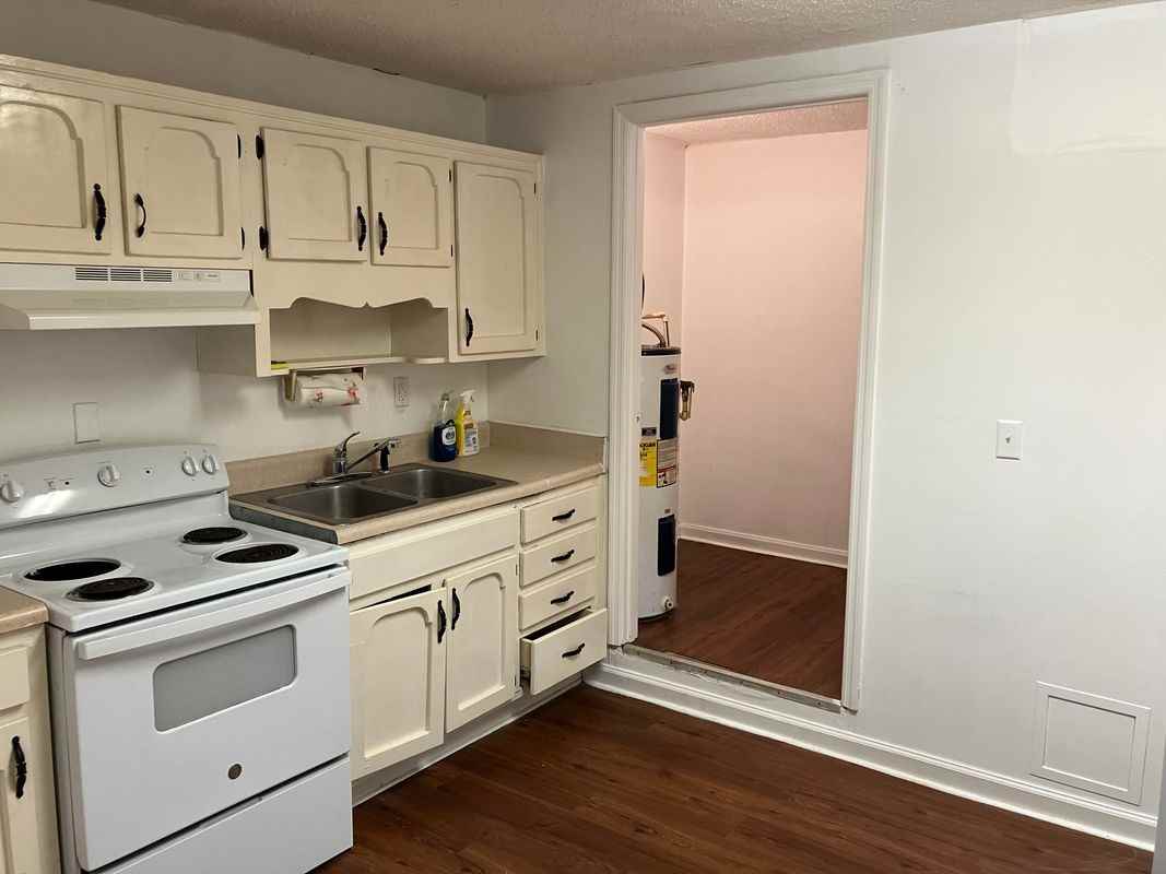 1601 Bedell Ave - Photo 2 of 9