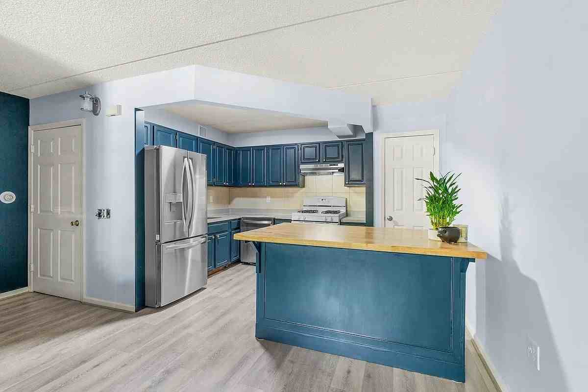 482 Central Ave - Photo 2 of 8