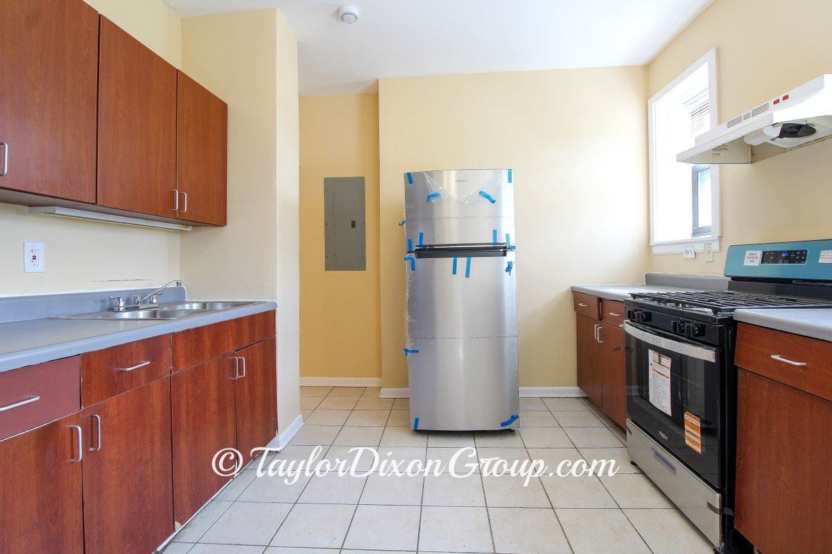 4035 W Gladys Ave - Photo 3 of 20