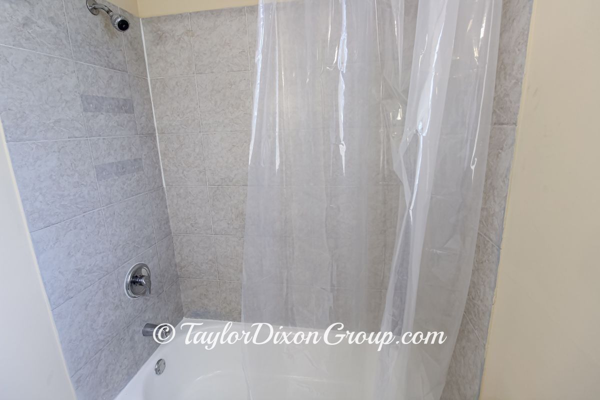 4035 W Gladys Ave - Photo 5 of 20