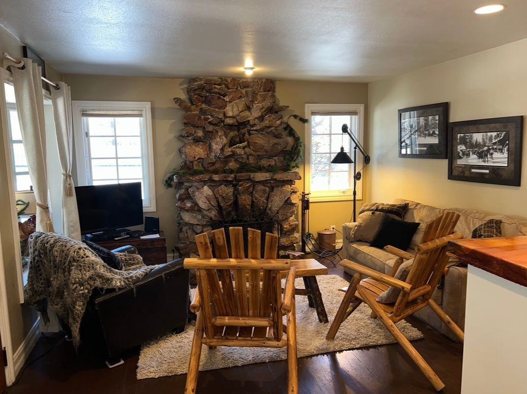 1017 W Sherwood Blvd - Photo 2 of 24