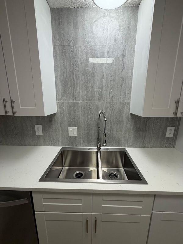 7501 April Ln - Photo 6 of 19