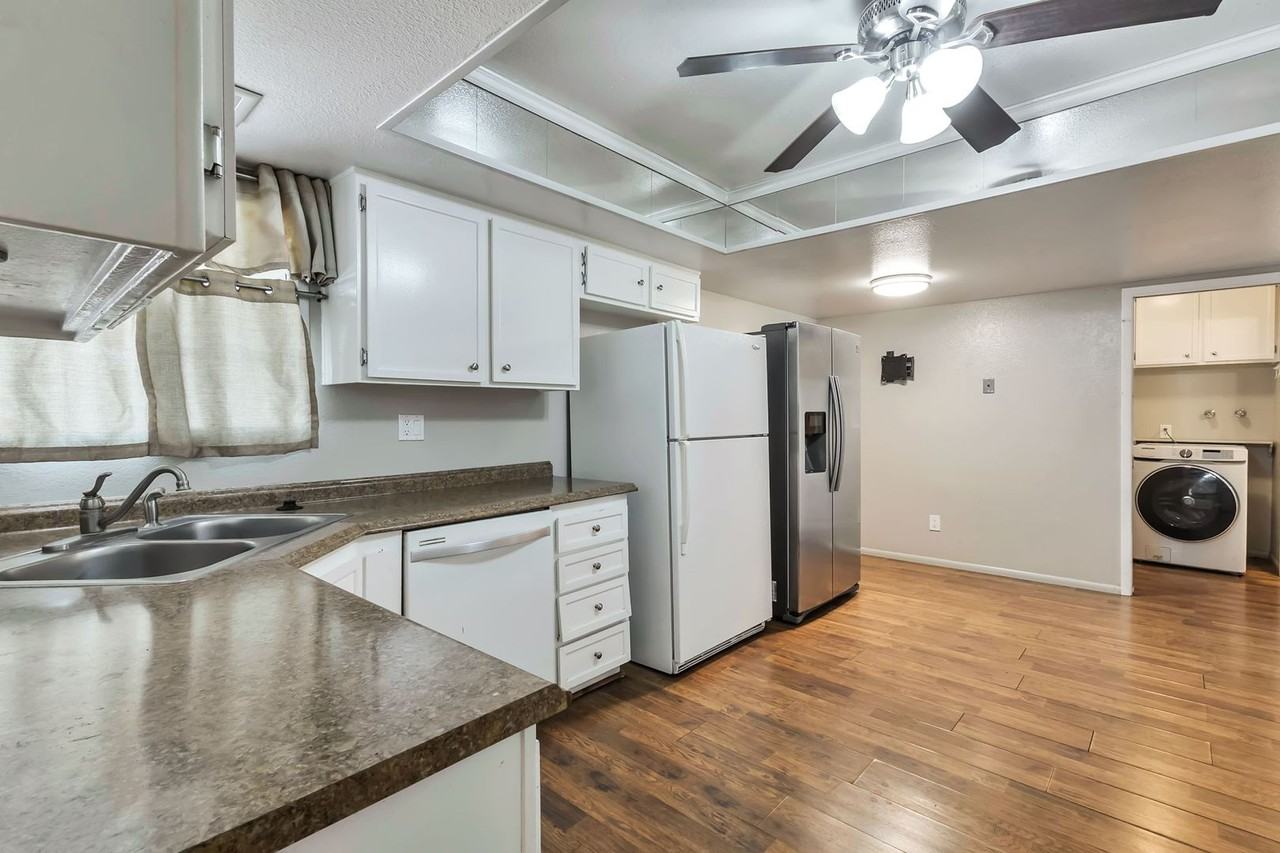 3511 S Alder Dr - Photo 4 of 28