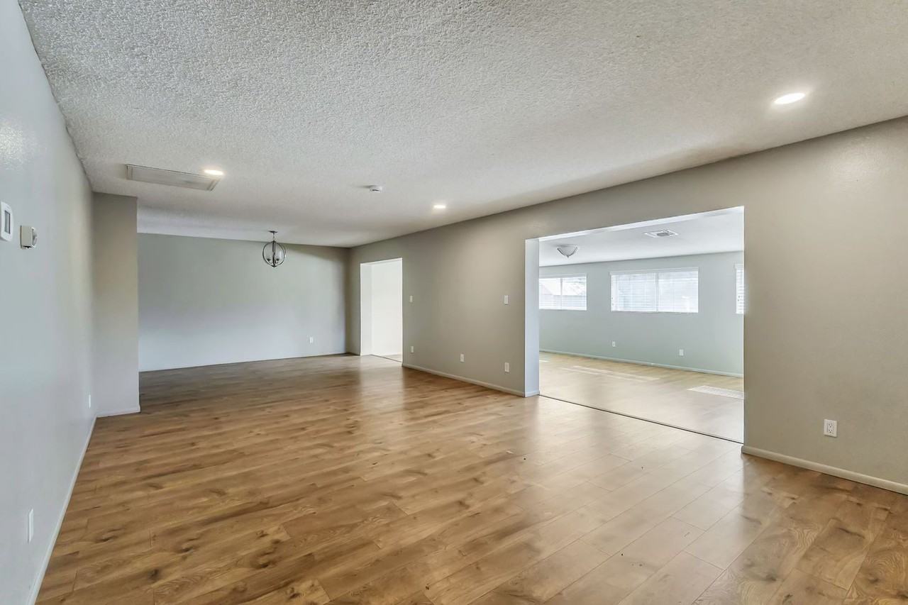 3511 S Alder Dr - Photo 6 of 28