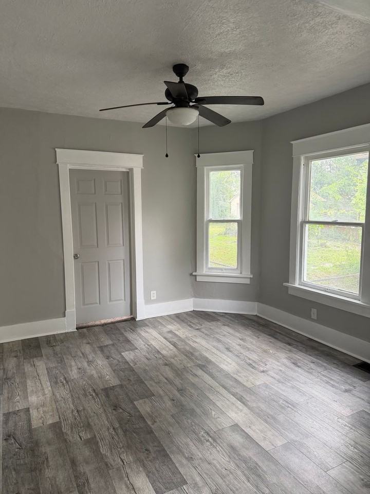 1615 Rowland Ave Ne - Photo 3 of 13