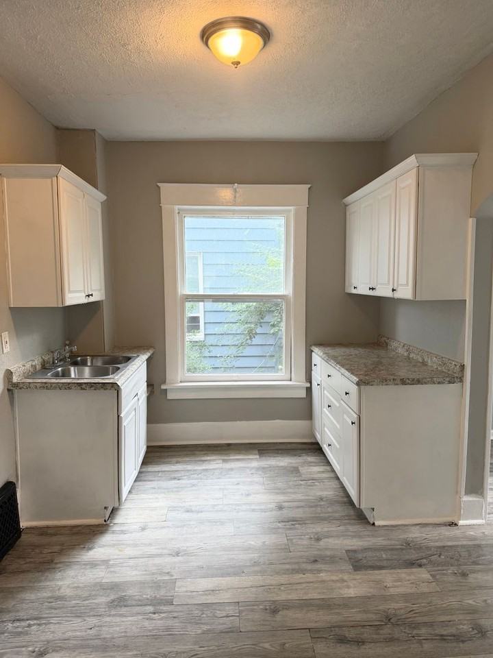 1615 Rowland Ave Ne - Photo 4 of 13
