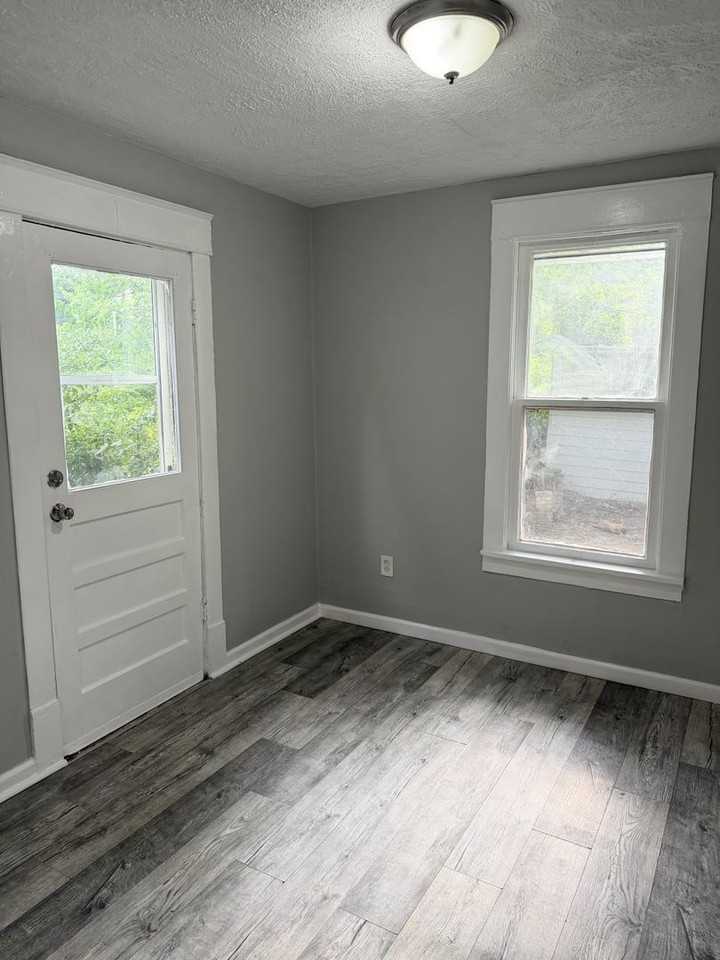 1615 Rowland Ave Ne - Photo 6 of 13
