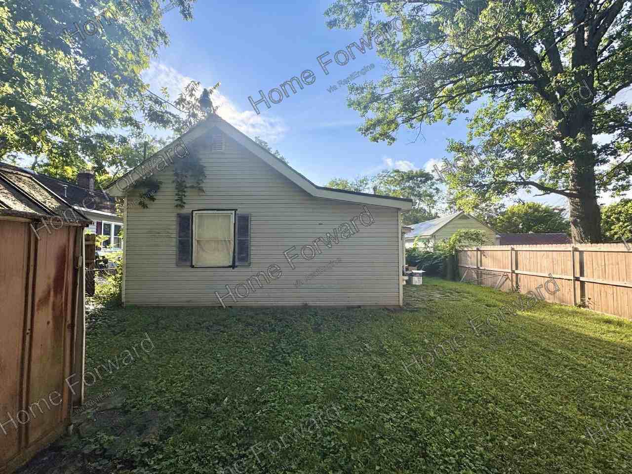 348 Davis Ct - Photo 2 of 18