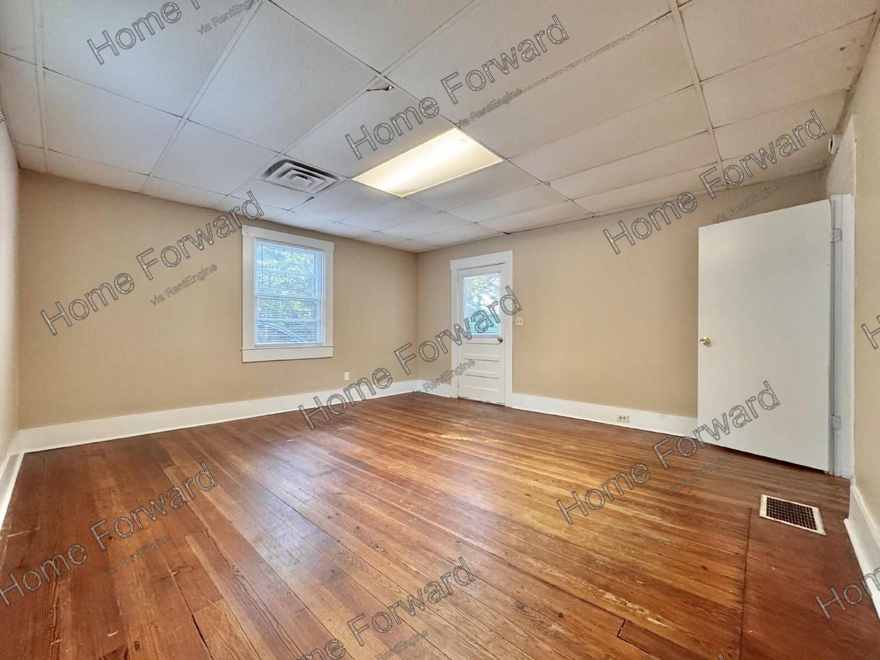 348 Davis Ct - Photo 4 of 18