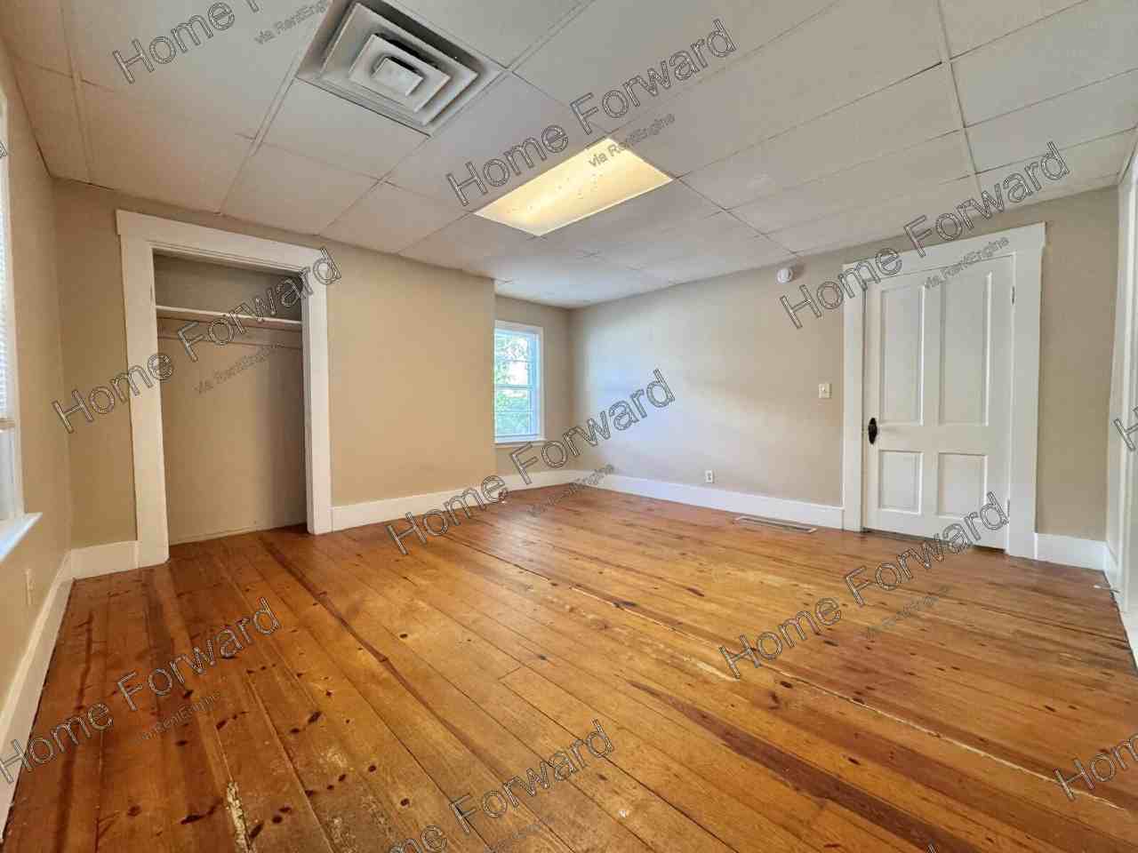 348 Davis Ct - Photo 5 of 18