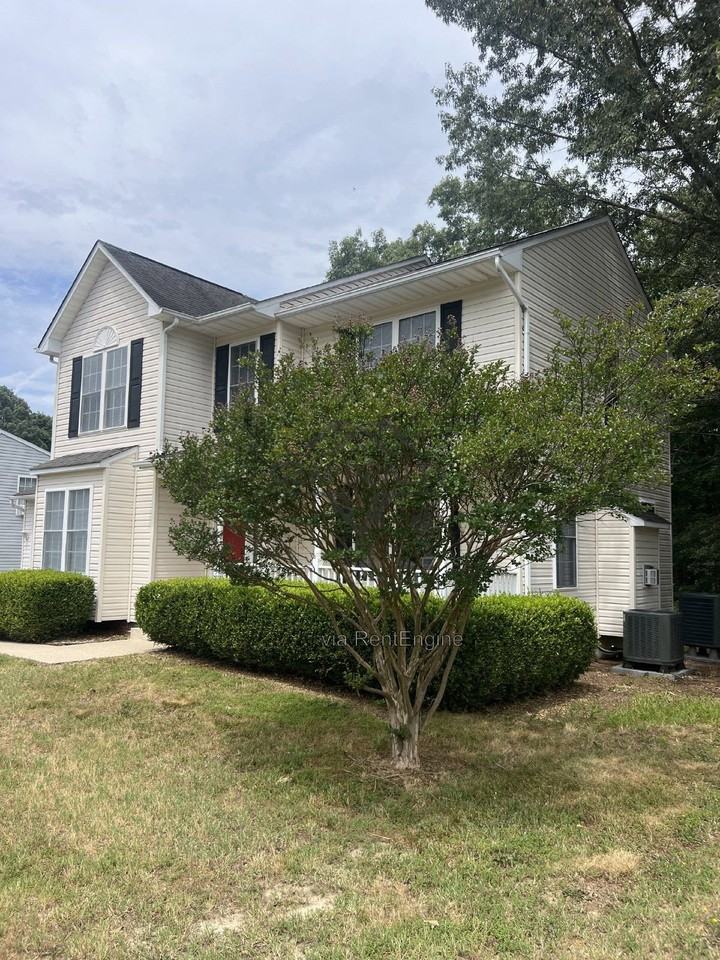 3211 Lancaster Ring Rd - Photo 3 of 31