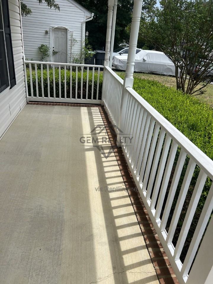 3211 Lancaster Ring Rd - Photo 4 of 31