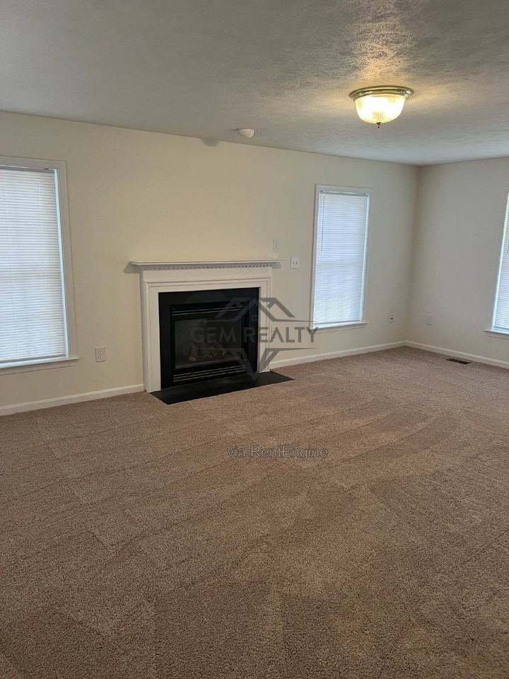 3211 Lancaster Ring Rd - Photo 6 of 31