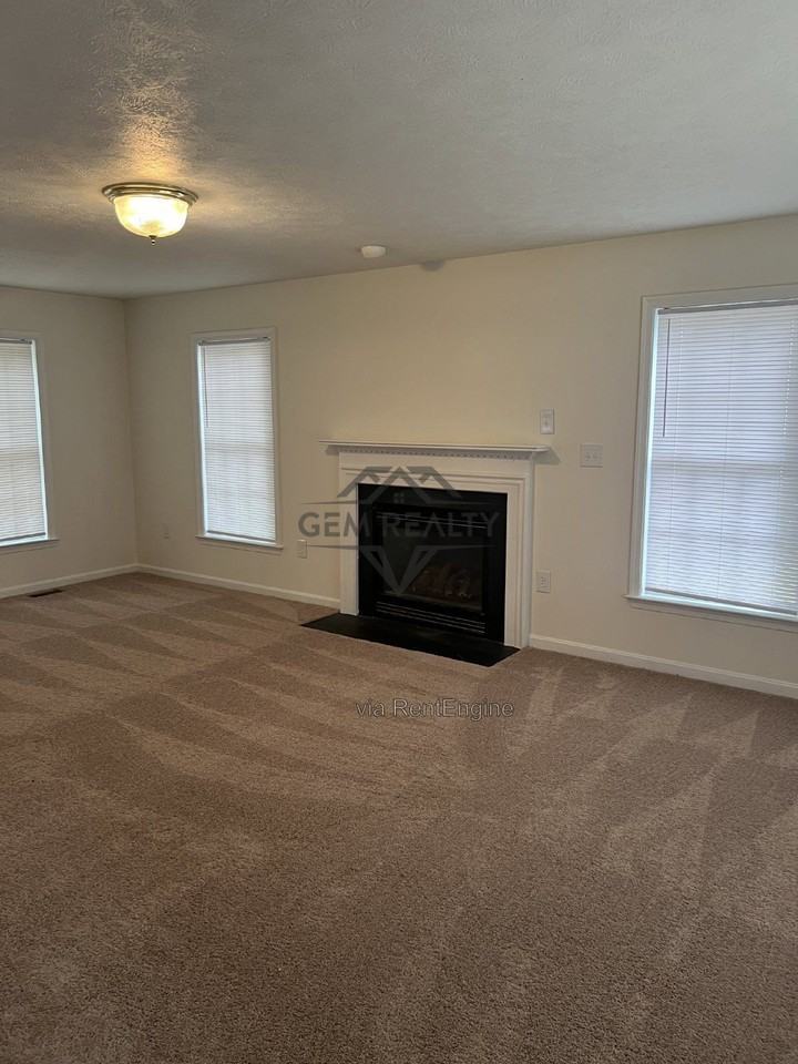 3211 Lancaster Ring Rd - Photo 7 of 31